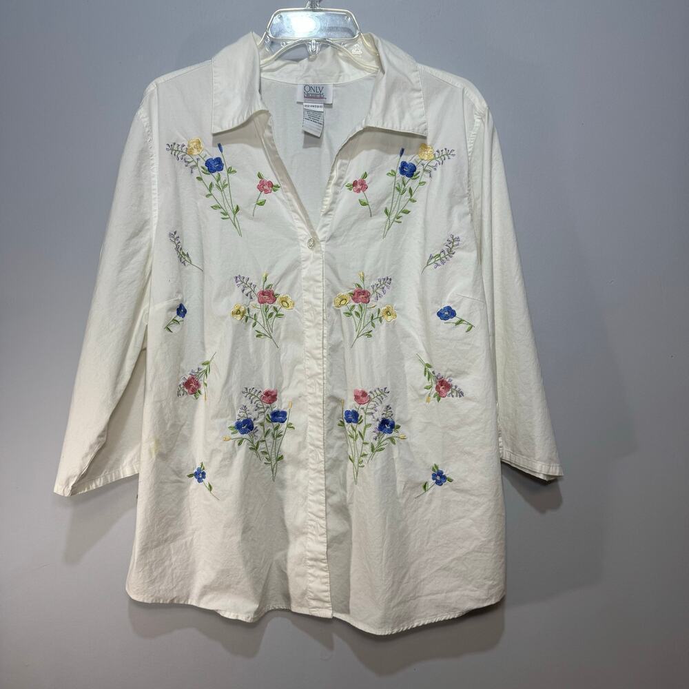 Only Necessities‎ women’s button down shirt with floral design. Size 1X